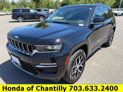 Used 2025 Jeep Grand Cherokee Limited w/ Trailer Tow Package AWD/4WD image 3