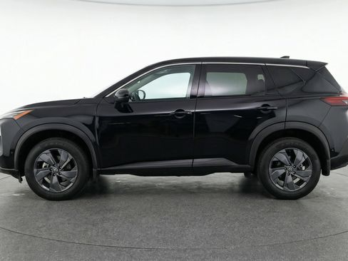Used 2025 Nissan Rogue SV image 5