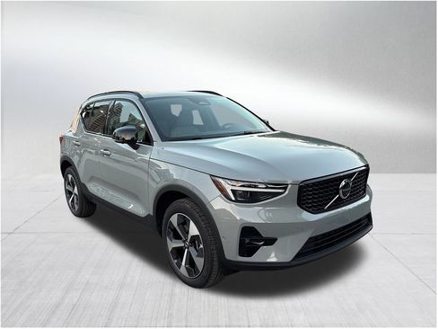 New 2026 Volvo XC40 B5 Plus w/ Protection Package Premier image 3