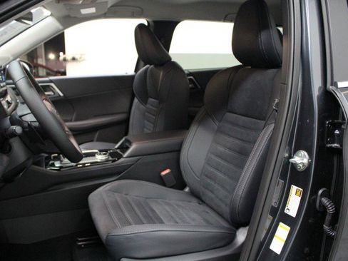 New 2025 Mitsubishi Outlander SE image 7