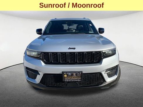 Used 2024 Jeep Grand Cherokee Altitude image 4