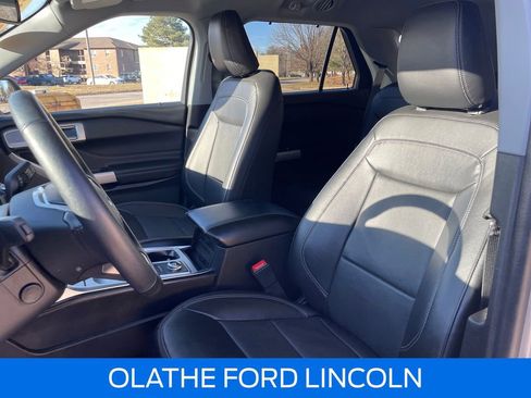 Used 2022 Ford Explorer Limited w/ Equipment Group 301A image 16