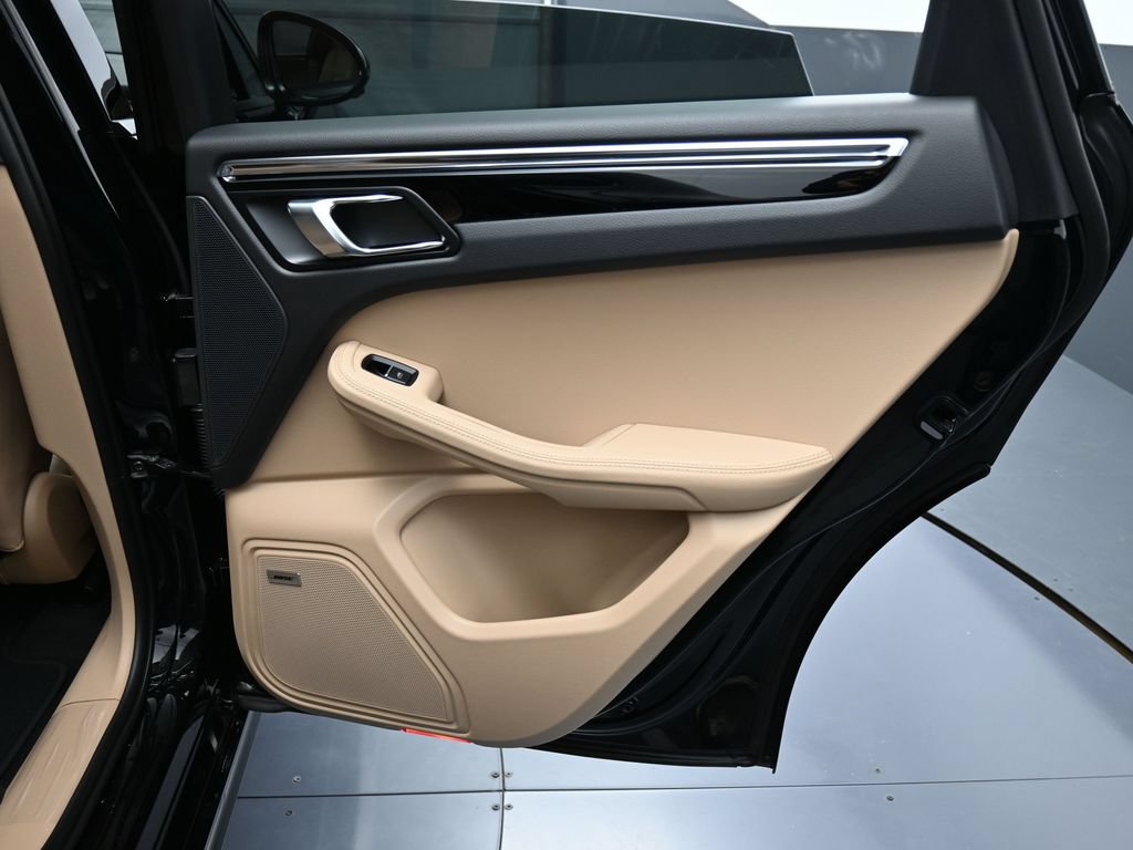 Certified 2026 Porsche Macan AWD/4WD image 26