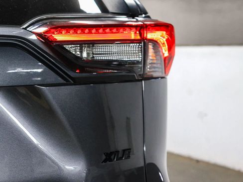 Certified 2022 Toyota RAV4 XLE w/ Convenience Package FWD image 13