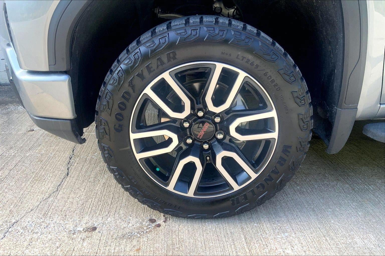 Used 2026 GMC Sierra 1500 AT4 w/ AT4 Premium Package AWD/4WD image 9