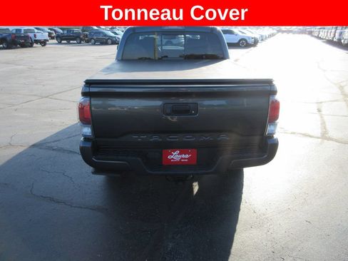 Used 2020 Toyota Tacoma TRD Sport AWD/4WD image 8