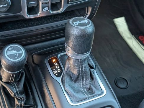 Used 2020 Jeep Wrangler Unlimited Sahara AWD/4WD image 29