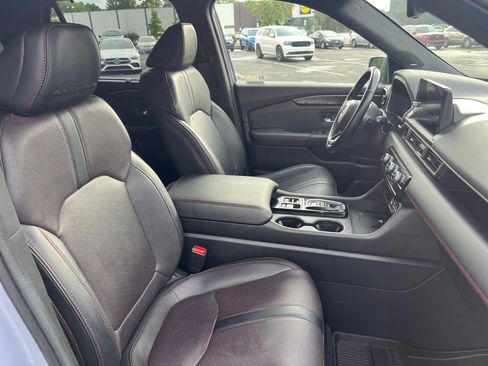 Used 2025 Honda Pilot Black Edition image 28
