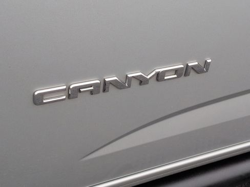 Used 2020 GMC Canyon SLE w/ SLE Convenience Package image 30