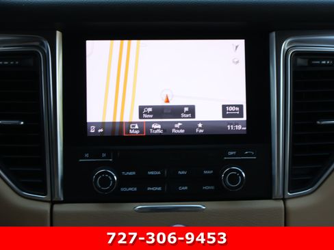 Used 2018 Porsche Macan AWD/4WD image 3