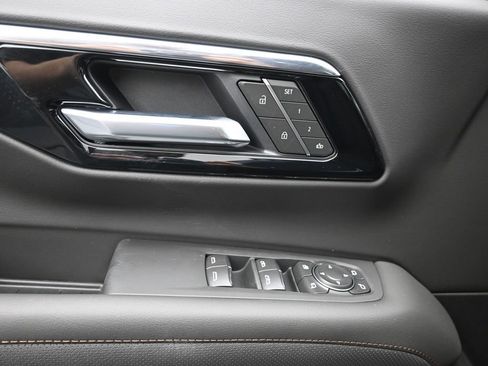 New 2025 Chevrolet Suburban High Country image 17