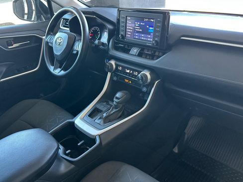 Used 2022 Toyota RAV4 XLE FWD image 16
