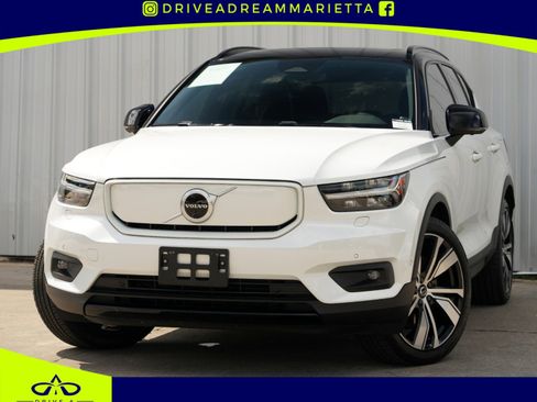Used 2022 Volvo XC40 P8 Recharge Plus image 1