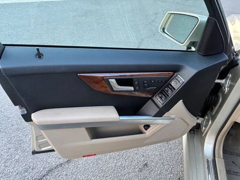 Used 2012 Mercedes-Benz GLK 350 4MATIC image 30