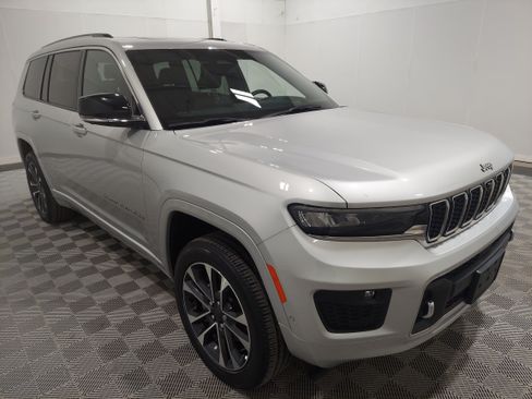 Used 2022 Jeep Grand Cherokee L Overland w/ Advanced Protech Group III AWD/4WD image 4