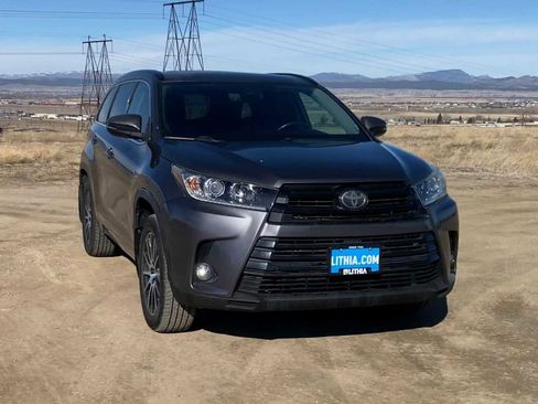 Used 2018 Toyota Highlander SE image 3
