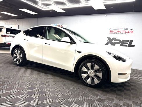 Used 2022 Tesla Model Y Long Range AWD/4WD image 2