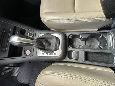 Used 2018 Volkswagen Tiguan Limited w/ Premium Package FWD image 30