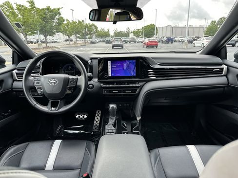 Certified 2025 Toyota Camry SE FWD image 29