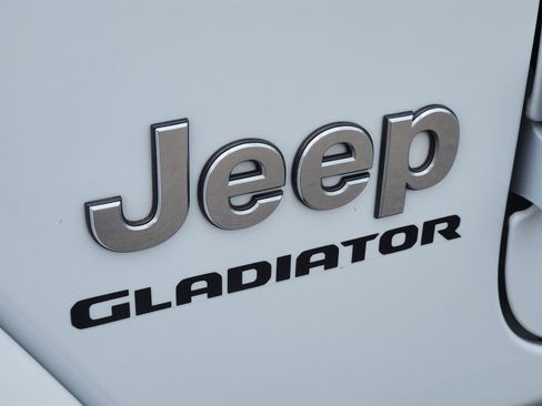 Used 2021 Jeep Gladiator Overland w/ Popular Equipment Package AWD/4WD image 12