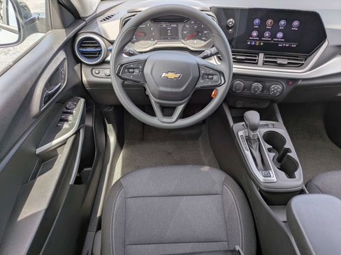 New 2026 Chevrolet Trax LS w/ LS Convenience Package FWD image 4