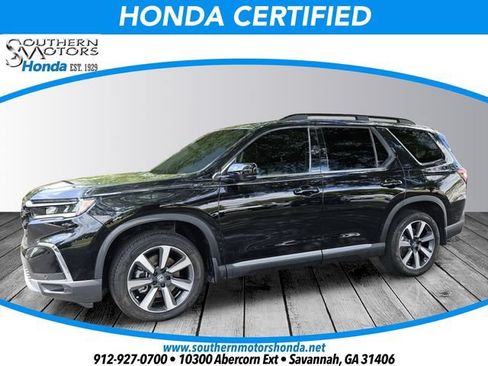 Used 2025 Honda Pilot Touring image 1