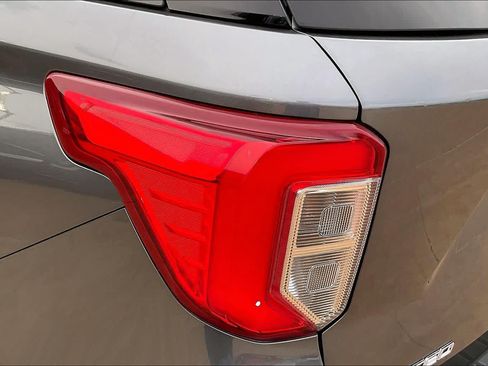 Used 2023 Ford Explorer Limited w/ Equipment Group 301A AWD/4WD image 27