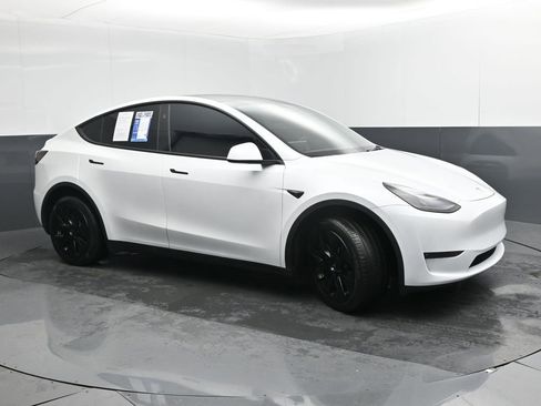 Used 2024 Tesla Model Y Long Range image 7