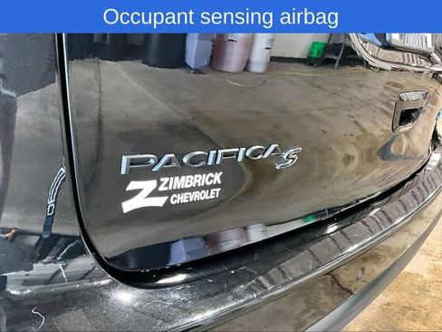 Used 2024 Chrysler Pacifica Premium FWD image 22