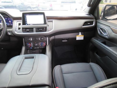 Used 2023 Chevrolet Tahoe Premier w/ Advanced Technology Package RWD image 16