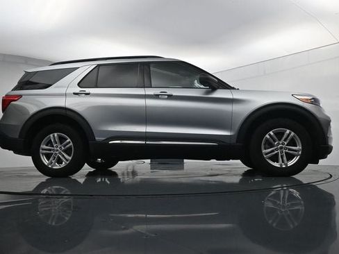 Used 2024 Ford Explorer XLT w/ Equipment Group 202A AWD/4WD image 38
