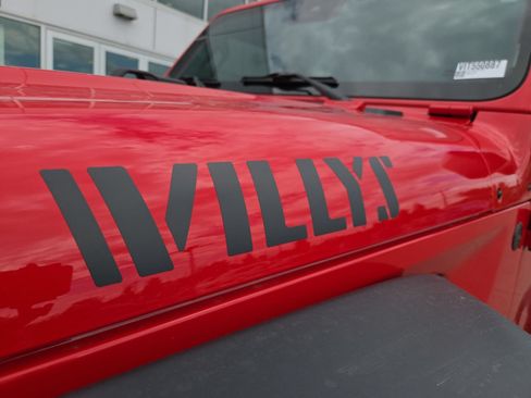 Used 2025 Jeep Wrangler Sport AWD/4WD image 17