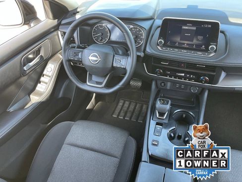 Certified 2025 Nissan Rogue SV FWD image 15
