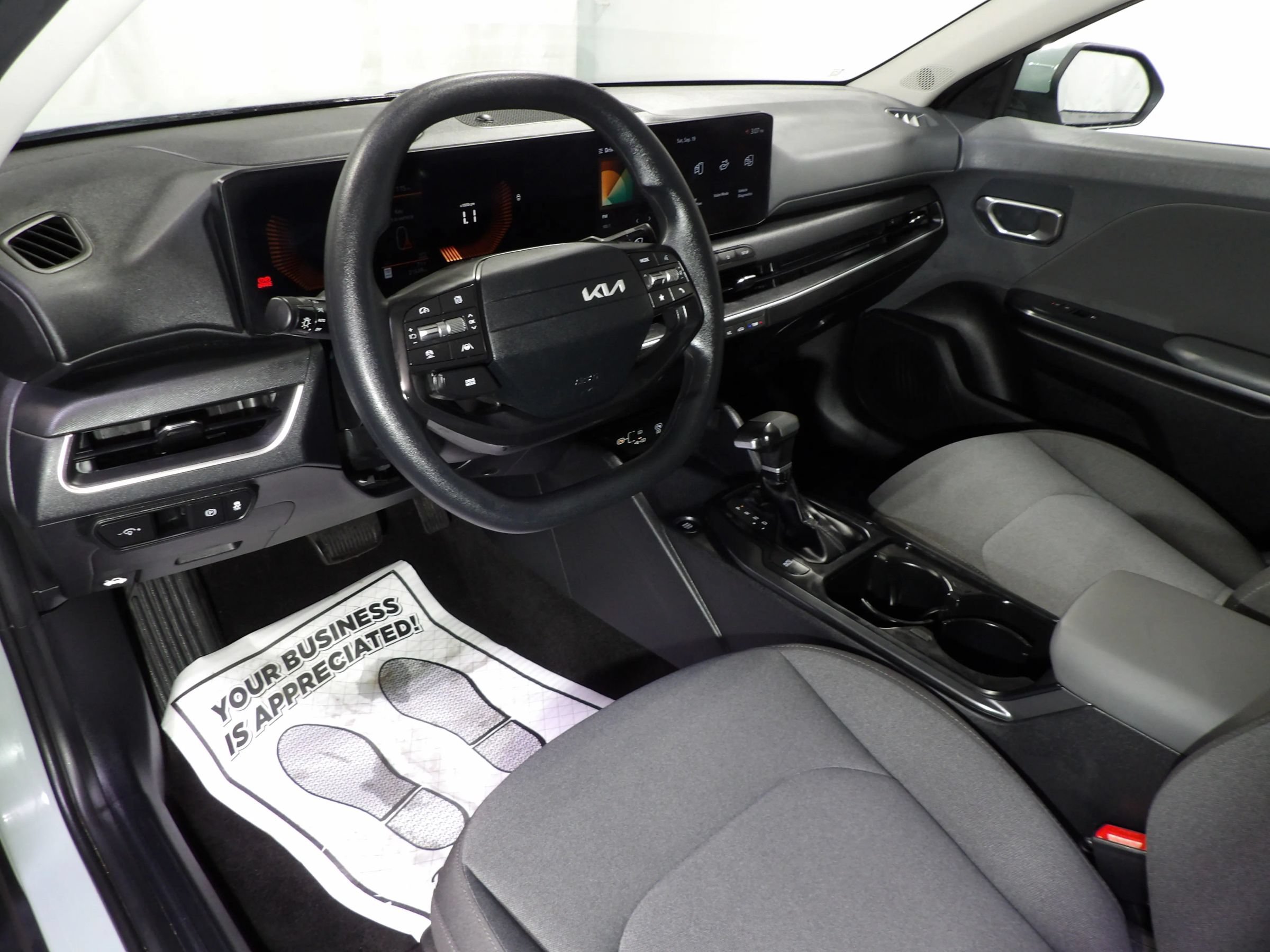 Used 2025 Kia K4 FWD image 10