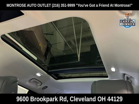 Used 2024 Land Rover Defender 130 X-Dynamic SE image 25