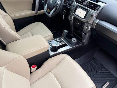 Used 2018 Toyota 4Runner SR5 Premium image 19