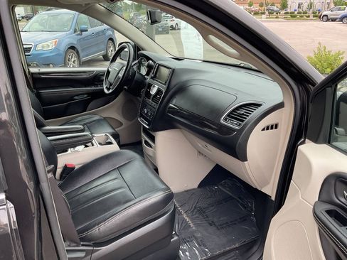 Used 2015 Chrysler Town & Country Touring w/ Driver Convenience Group FWD image 47
