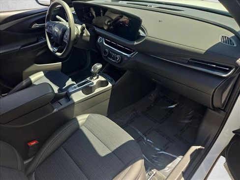 Used 2025 Buick Envista Preferred w/ Advanced Safety Package FWD image 20