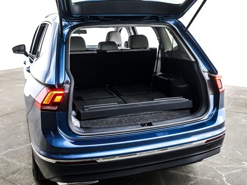 Used 2020 Volkswagen Tiguan SE image 22