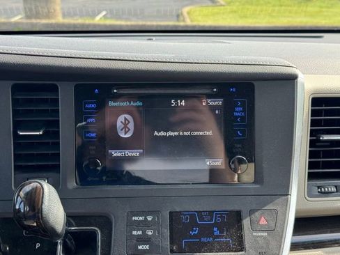 Used 2015 Toyota Sienna XLE image 25