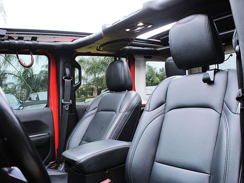 Used 2020 Jeep Wrangler Unlimited Sahara AWD/4WD image 19