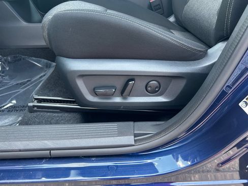 Used 2025 Nissan Rogue SV FWD image 22