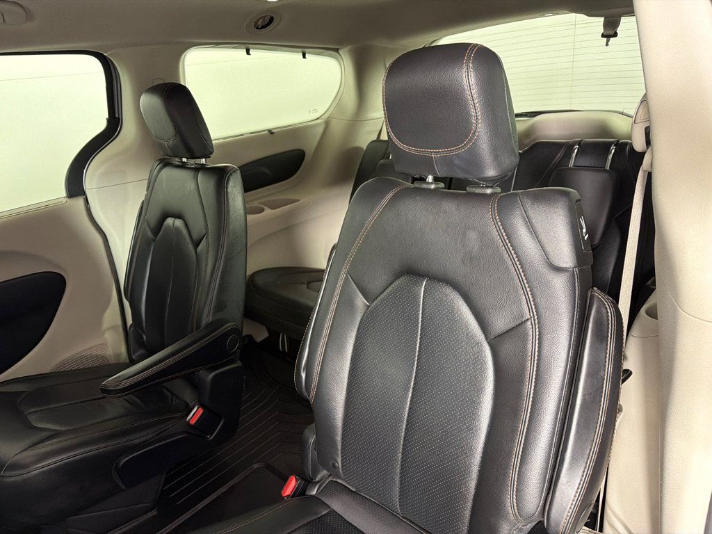 Used 2020 Chrysler Pacifica Touring-L FWD image 18