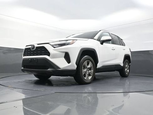 Used 2024 Toyota RAV4 XLE FWD image 33