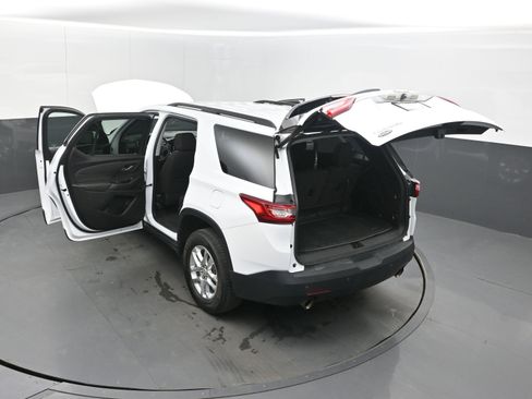 Used 2020 Chevrolet Traverse LT image 44