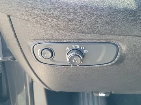 Used 2022 Chevrolet Equinox LT FWD image 18