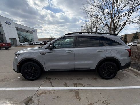 Used 2022 Kia Sorento S image 2