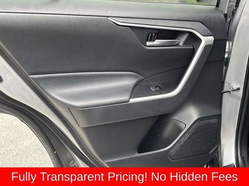 Used 2021 Toyota RAV4 XLE AWD/4WD image 16