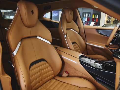 Used 2025 Ferrari Purosangue image 50