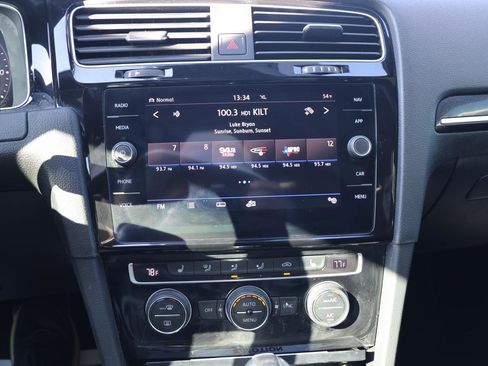 Used 2019 Volkswagen Golf 4-Door image 25